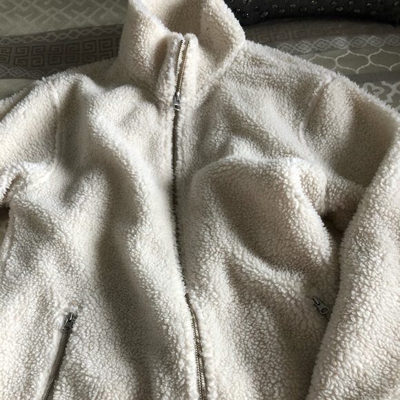 Superbe chandail/veste Frank & Oak crème
